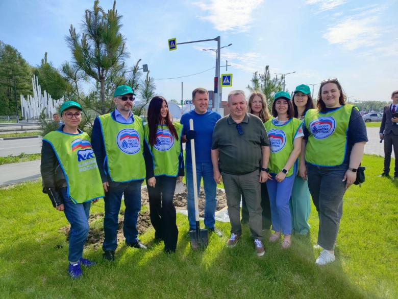 Россельхозбанк подарил Новосибирску еще одну вечнозеленую аллею