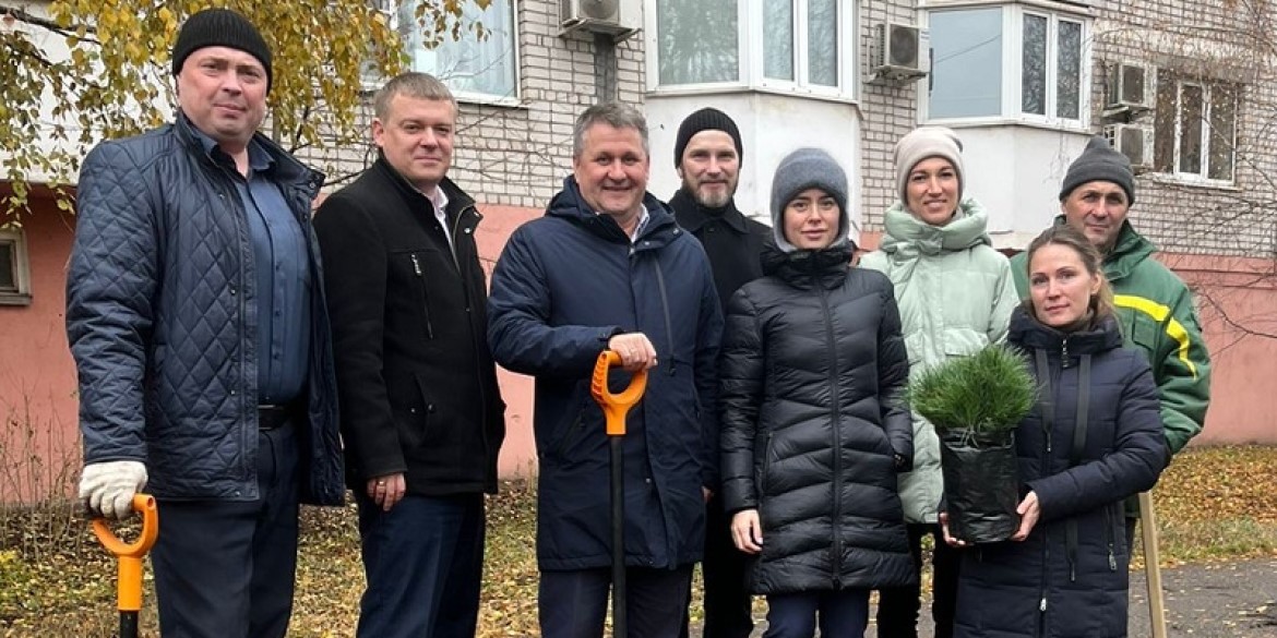 Сотрудники РСХБ посадили два десятка кедров в Вологде